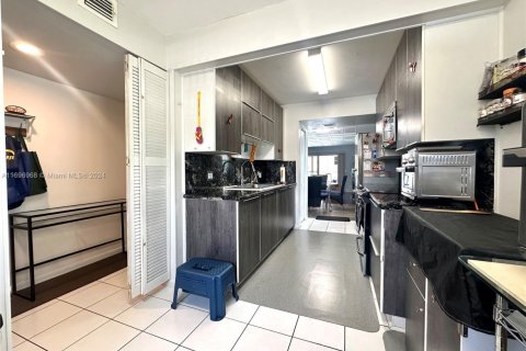 Condo in Pembroke Pines, Florida, 2 bedrooms  № 1712870 - photo 21