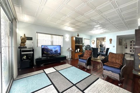 Condo in Pembroke Pines, Florida, 2 bedrooms  № 1712870 - photo 9