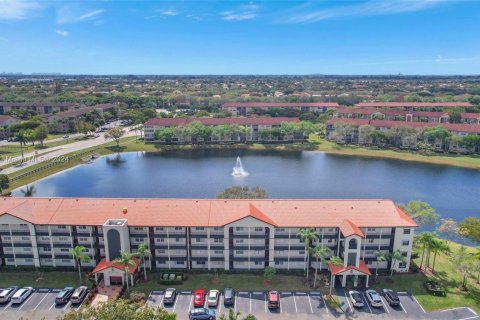 Condo in Pembroke Pines, Florida, 2 bedrooms  № 1712870 - photo 7