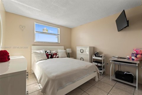 Condominio en venta en Hialeah, Florida, 2 dormitorios, 71.53 m2 № 2028639 - foto 20