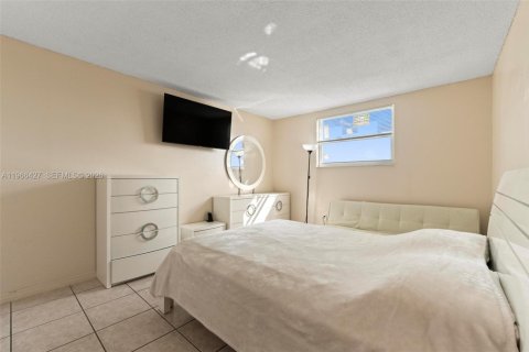 Condominio en venta en Hialeah, Florida, 2 dormitorios, 71.53 m2 № 2028639 - foto 24