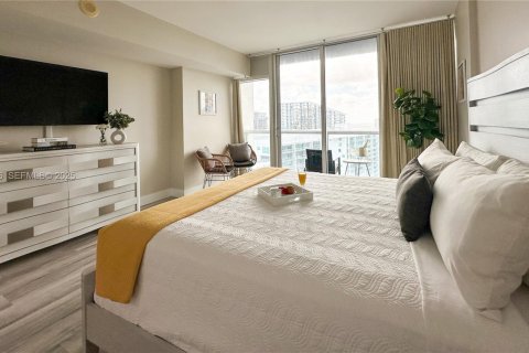 Купить кондоминиум в Майами, Флорида 45.99м2, № 1982308 - фото 1