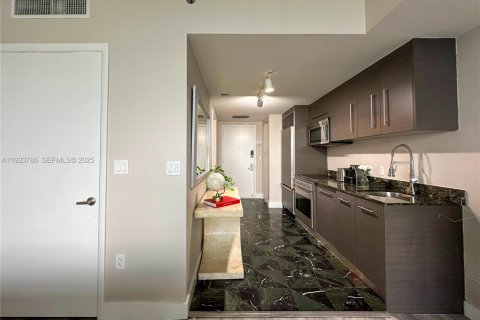 Купить кондоминиум в Майами, Флорида 45.99м2, № 1982308 - фото 10