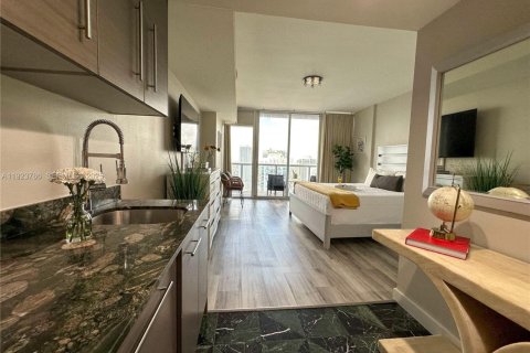 Купить кондоминиум в Майами, Флорида 45.99м2, № 1982308 - фото 9