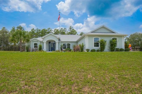 House in Citrus Springs, Florida 3 bedrooms, 190.36 sq.m. № 2275582
