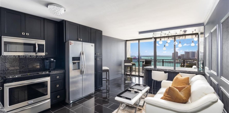 Condominio en Miami, Florida, 2 dormitorios  № 2030528