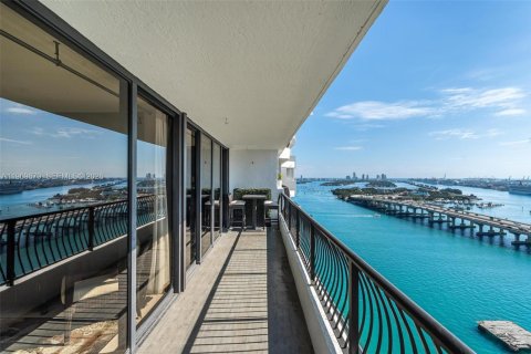 Condominio en alquiler en Miami, Florida, 2 dormitorios, 74.32 m2 № 2030528 - foto 19