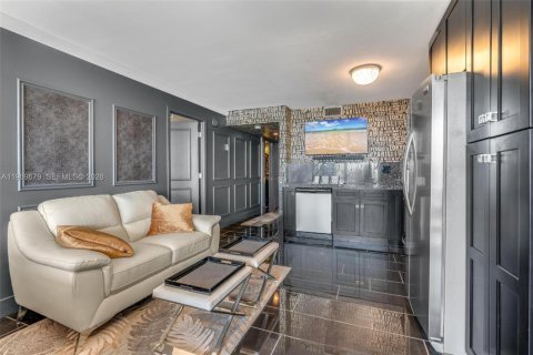 Condominio en alquiler en Miami, Florida, 2 dormitorios, 74.32 m2 № 2030528 - foto 7