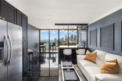 Condominio en alquiler en Miami, Florida, 2 dormitorios, 74.32 m2 № 2030528 - foto 2