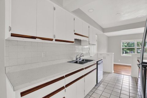 House in Saint Petersburg, Florida 2 bedrooms, 141.03 sq.m. № 1824808 - photo 8