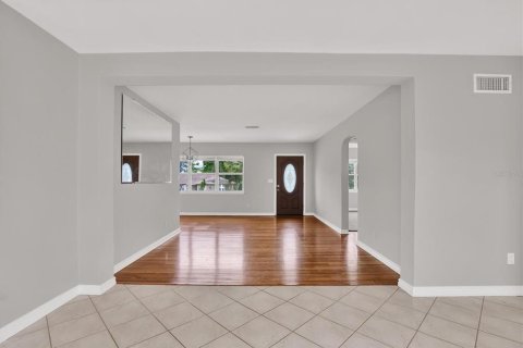 House in Saint Petersburg, Florida 2 bedrooms, 141.03 sq.m. № 1824808 - photo 9