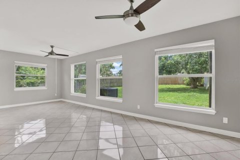 House in Saint Petersburg, Florida 2 bedrooms, 141.03 sq.m. № 1824808 - photo 11