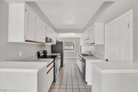 House in Saint Petersburg, Florida 2 bedrooms, 141.03 sq.m. № 1824808 - photo 6