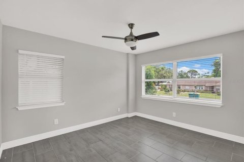 House in Saint Petersburg, Florida 2 bedrooms, 141.03 sq.m. № 1824808 - photo 13