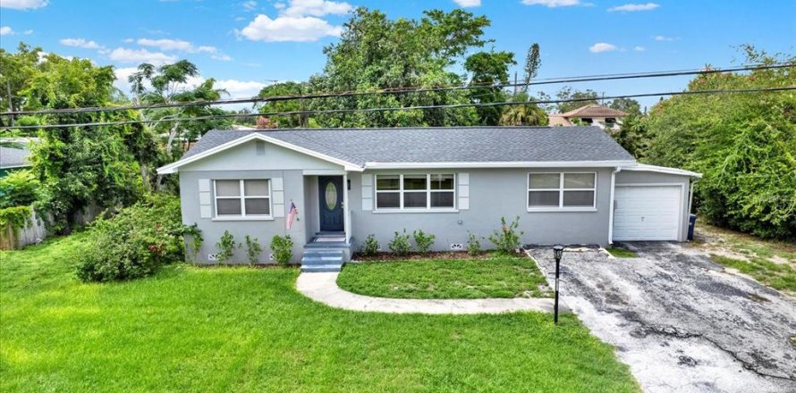 House in Saint Petersburg, Florida 2 bedrooms, 141.03 sq.m. № 1824808