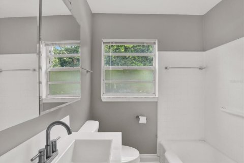 House in Saint Petersburg, Florida 2 bedrooms, 141.03 sq.m. № 1824808 - photo 18