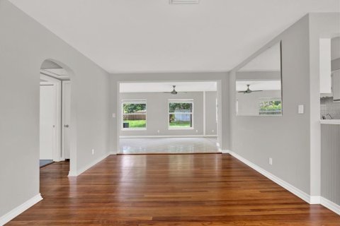 House in Saint Petersburg, Florida 2 bedrooms, 141.03 sq.m. № 1824808 - photo 4