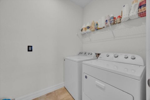 House in MERIDIAN PARKS in Orlando, Florida 4 bedrooms, 274.62 sq.m. № 1912393 - photo 16
