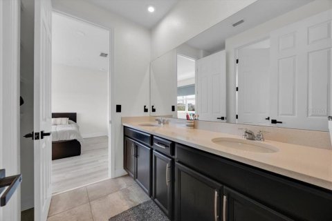 House in MERIDIAN PARKS in Orlando, Florida 4 bedrooms, 274.62 sq.m. № 1912393 - photo 18