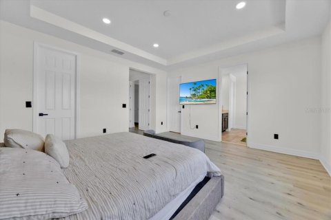 House in MERIDIAN PARKS in Orlando, Florida 4 bedrooms, 274.62 sq.m. № 1912393 - photo 22