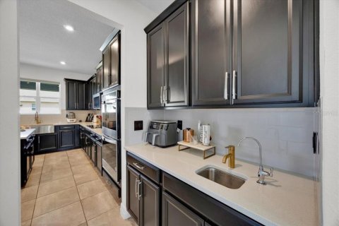 House in MERIDIAN PARKS in Orlando, Florida 4 bedrooms, 274.62 sq.m. № 1912393 - photo 7