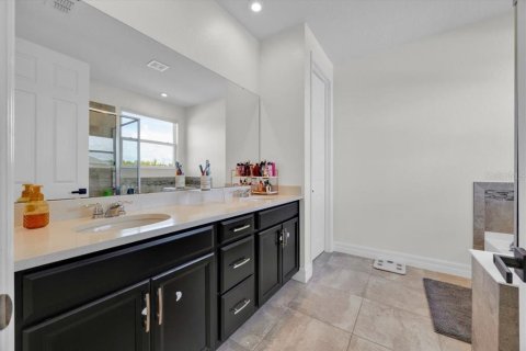 House in MERIDIAN PARKS in Orlando, Florida 4 bedrooms, 274.62 sq.m. № 1912393 - photo 23