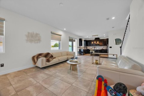 House in MERIDIAN PARKS in Orlando, Florida 4 bedrooms, 274.62 sq.m. № 1912393 - photo 12