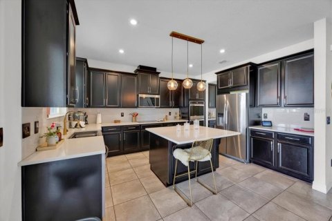 House in MERIDIAN PARKS in Orlando, Florida 4 bedrooms, 274.62 sq.m. № 1912393 - photo 6
