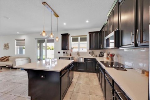 House in MERIDIAN PARKS in Orlando, Florida 4 bedrooms, 274.62 sq.m. № 1912393 - photo 9