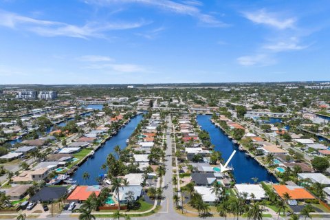 House in Pompano Beach, Florida 4 bedrooms, 185.8 sq.m. № 1141277 - photo 1