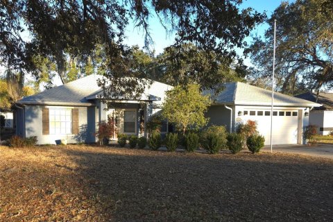 Casa en Ocala, Florida 3 dormitorios, 166.39 m2 № 2105544
