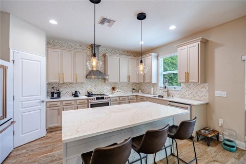 Villa ou maison à vendre à Tampa, Floride: 4 chambres, 239.41 m2 № 2218706 - photo 13