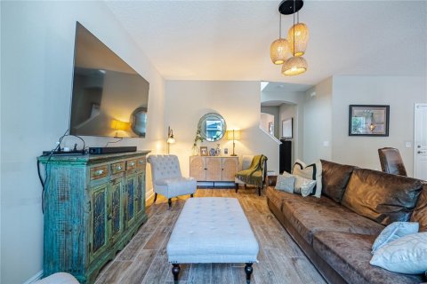 Villa ou maison à vendre à Tampa, Floride: 4 chambres, 239.41 m2 № 2218706 - photo 9