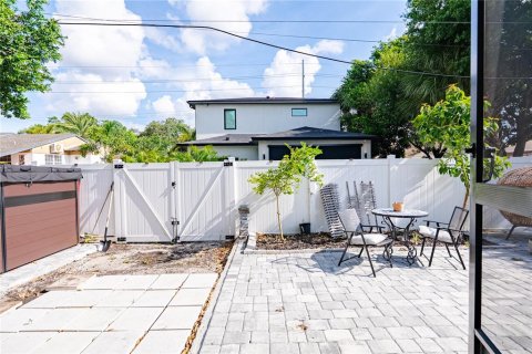 Villa ou maison à vendre à Tampa, Floride: 4 chambres, 239.41 m2 № 2218706 - photo 23