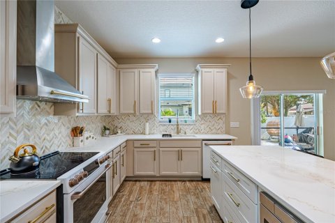 Villa ou maison à vendre à Tampa, Floride: 4 chambres, 239.41 m2 № 2218706 - photo 15