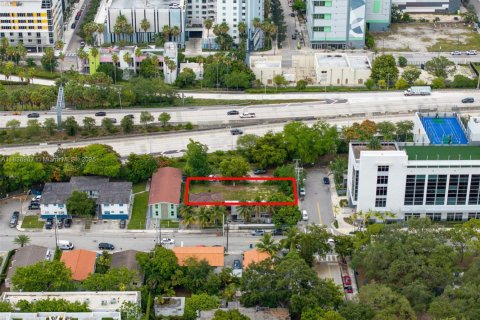 Commercial property in Miami, Florida № 1821554 - photo 6