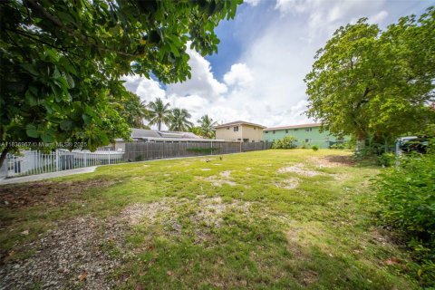Commercial property in Miami, Florida № 1821554 - photo 17