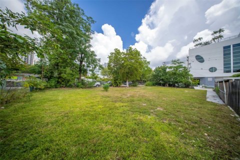 Commercial property in Miami, Florida № 1821554 - photo 16