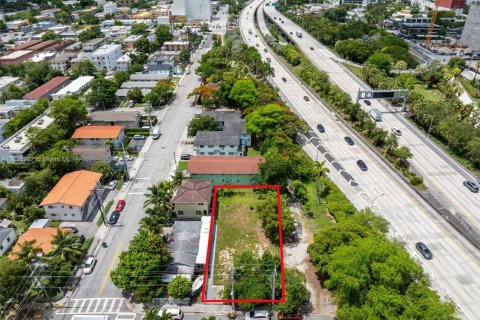 Commercial property in Miami, Florida № 1821554 - photo 7