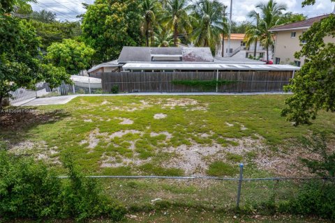 Commercial property in Miami, Florida № 1821554 - photo 18