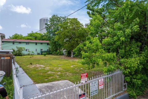 Commercial property in Miami, Florida № 1821554 - photo 25