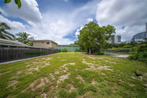 Commercial property in Miami, Florida № 1821554 - photo 14