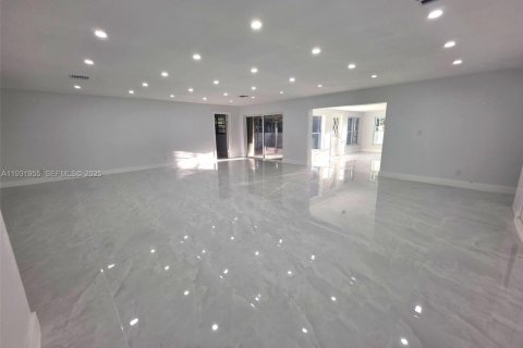 Снять в аренду виллу или дом в Дейви, Флорида 3 спальни, 205.5м2, № 2034631 - фото 18