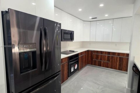 Снять в аренду виллу или дом в Дейви, Флорида 3 спальни, 205.5м2, № 2034631 - фото 11