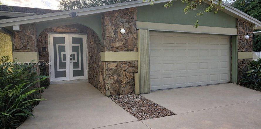 Дом в Дейви, Флорида 3 спальни, 205.5м2 № 2034631