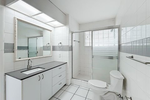 House in Miami, Florida 3 bedrooms, 101.73 sq.m. № 2042221 - photo 13