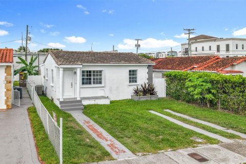 House in Miami, Florida 3 bedrooms, 101.73 sq.m. № 2042221