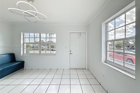 House in Miami, Florida 3 bedrooms, 101.73 sq.m. № 2042221 - photo 3