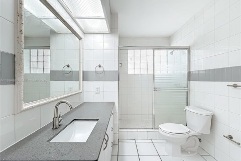 House in Miami, Florida 3 bedrooms, 101.73 sq.m. № 2042221 - photo 14