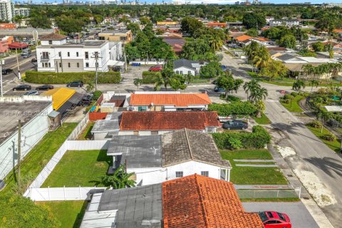 House in Miami, Florida 3 bedrooms, 101.73 sq.m. № 2042221 - photo 26